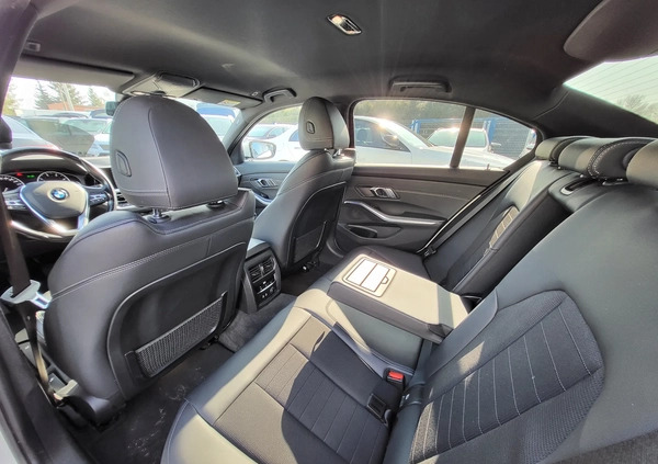 BMW Seria 3 cena 99900 przebieg: 205000, rok produkcji 2019 z Nowa Sól małe 232